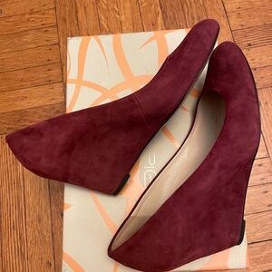 Via Spiga Amelia Darby burgundy red suede wedges shoes almond toe